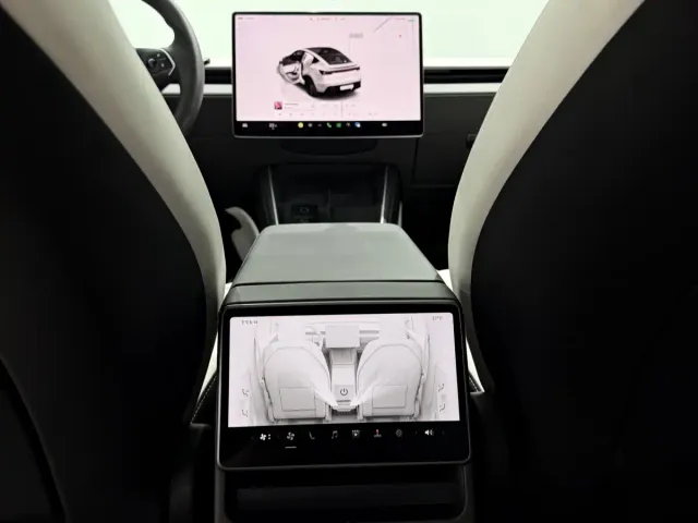 Tesla Model Y — Фото автомобиля 10