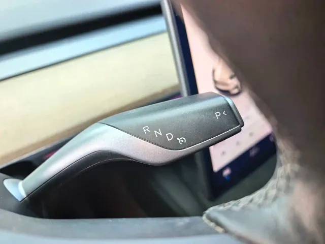 Tesla Model Y — Фото автомобиля 20