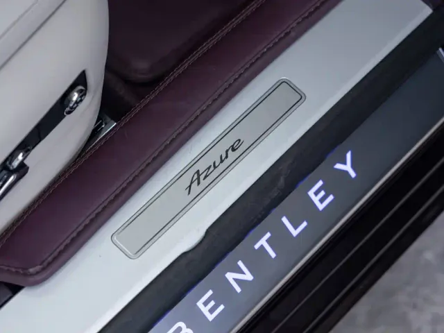 Bentley Flying Spur — Фото автомобиля 22