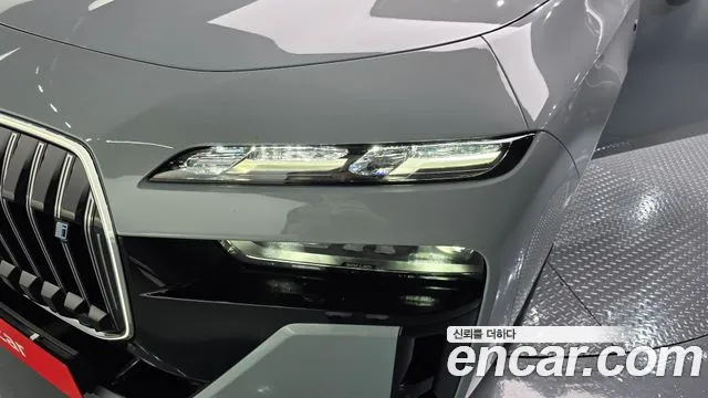 BMW i7 — Фото автомобиля 18