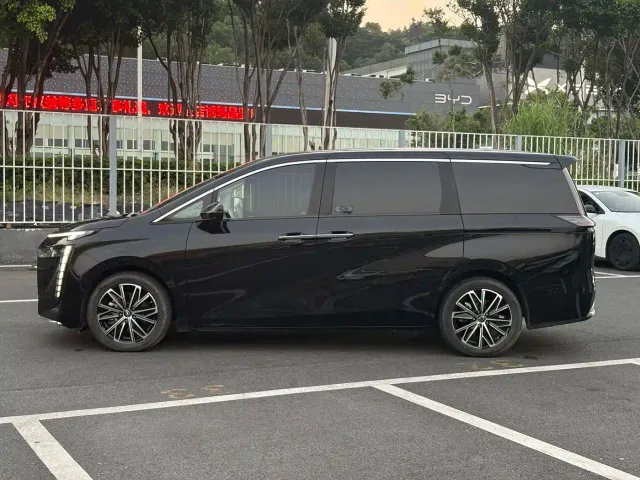 GAC Trumpchi E8 — Фото автомобиля 8