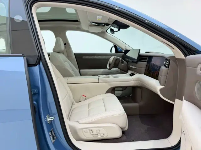 IM Motors LS6 — Фото автомобиля 18