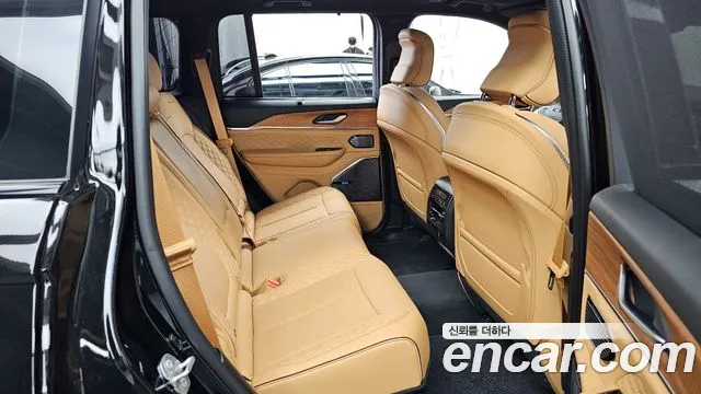 Jeep Cherokee — Фото автомобиля 12
