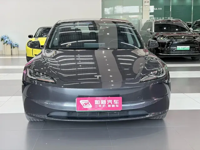 Tesla Model 3 — Фото автомобиля 2