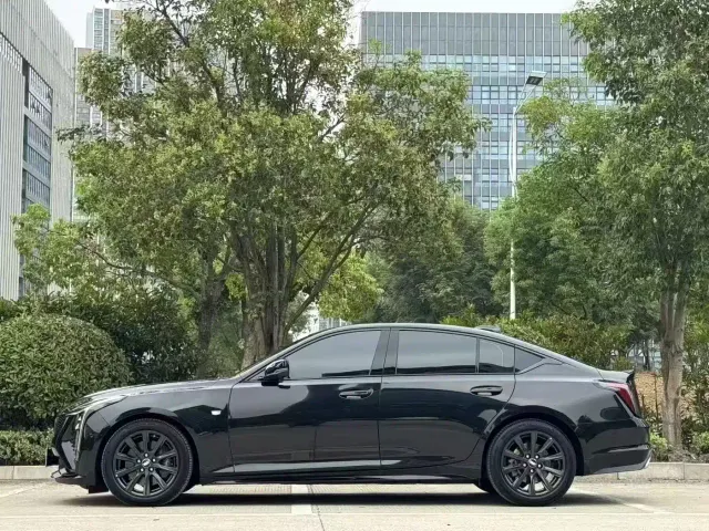 Cadillac Cadillac CT5 2025 Model 28T Track Performance Edition — Фото автомобиля 3