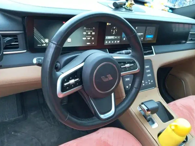Li Auto ONE — Фото автомобиля 15