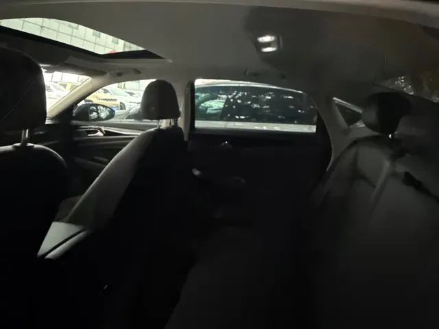Volkswagen Passat — Фото автомобиля 16
