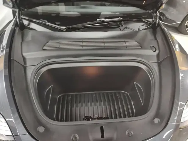 Tesla Model Y — Фото автомобиля 19