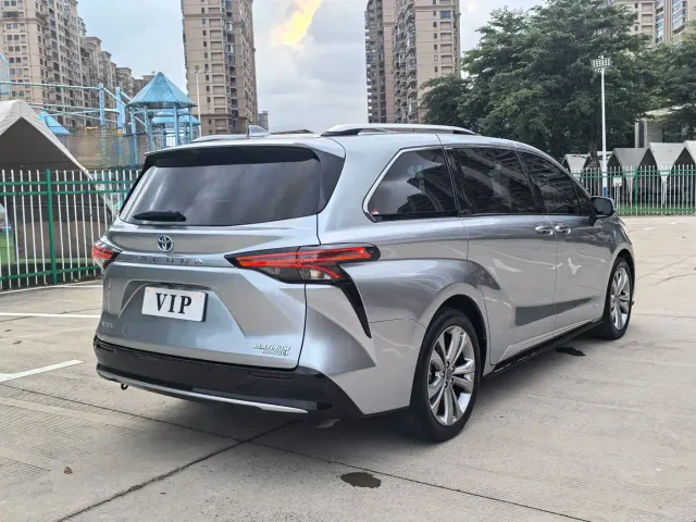Toyota Sienna — Фото автомобиля 7
