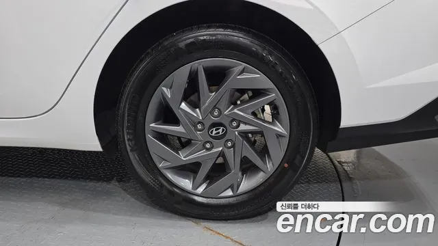 Hyundai Avante CN7 — Фото автомобиля 6