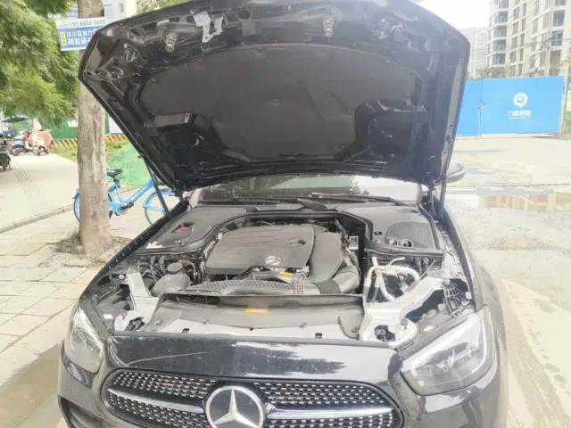 Mercedes-Benz E-Class — Фото автомобиля 3