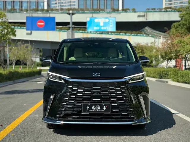 Lexus LM — Фото автомобиля 2