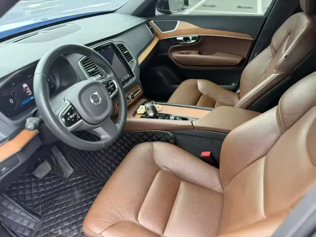 Volvo XC90 — Фото автомобиля 6