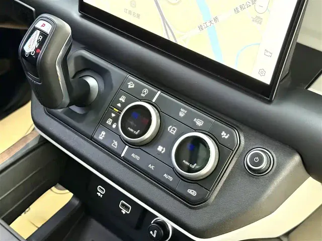 Land Rover Defender — Фото автомобиля 17
