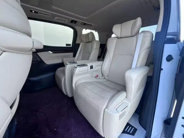 Toyota Alphard — Фото автомобиля 8