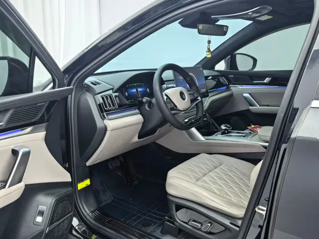 BYD Tang — Фото автомобиля 7