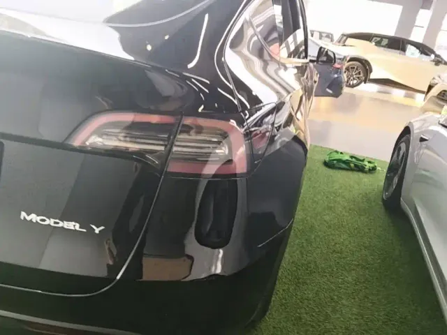 Tesla Model Y — Фото автомобиля 7