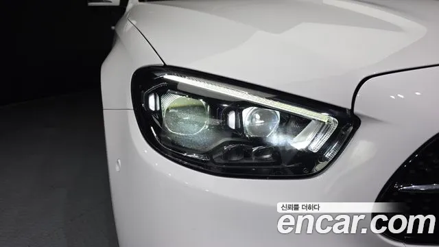 Mercedes-Benz E-Class — Фото автомобиля 17