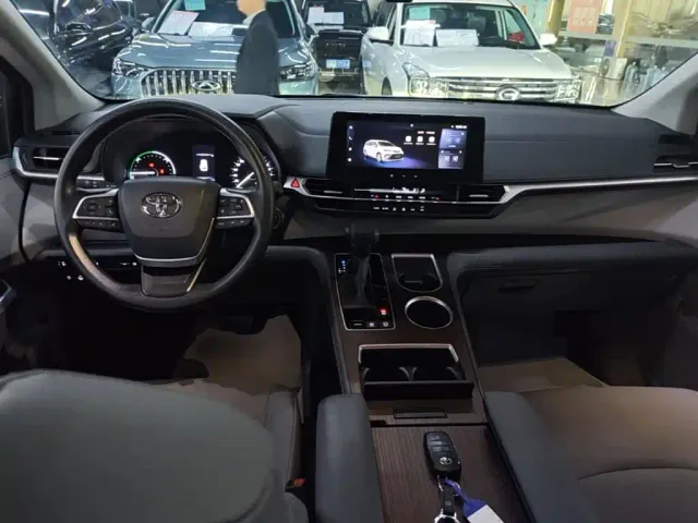 Toyota Granvia — Фото автомобиля 9
