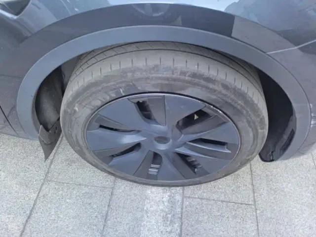 Tesla Model Y — Фото автомобиля 6