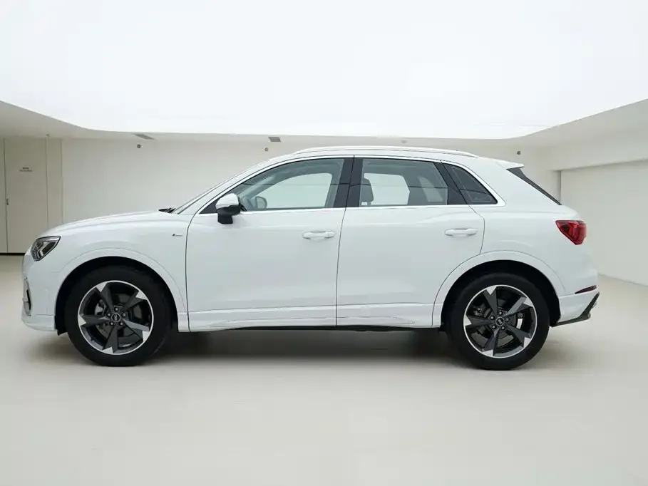 Audi Audi Q3 2023 35 TFSI Fashion Dynamic Model (1.5T) — Фото автомобиля 3