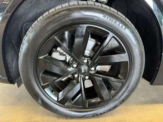 Li Auto L7 — Фото автомобиля 9