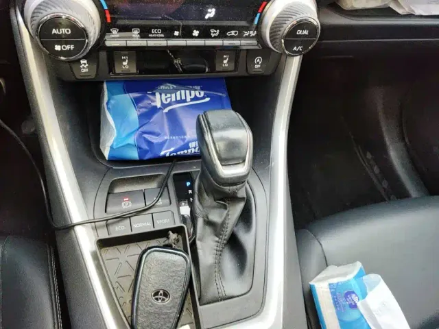 Toyota RAV4 — Фото автомобиля 10