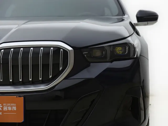 BMW 5 Series — Фото автомобиля 3