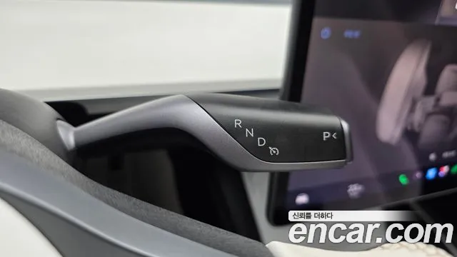 Tesla Model Y — Фото автомобиля 12