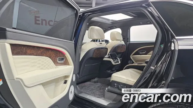 Bentley Bentayga Bentayga 4.0 V8 EWB Azure — Фото автомобиля 17