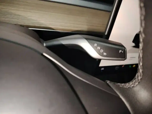 Tesla Model Y — Фото автомобиля 13
