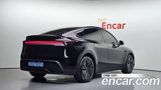 Tesla Model Y — Фото автомобиля 2