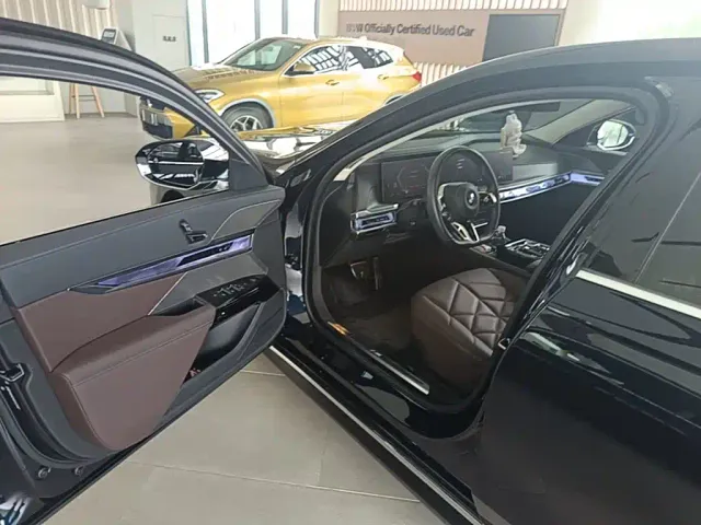 BMW 7 Series — Фото автомобиля 20