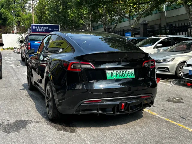Tesla Model Y — Фото автомобиля 6