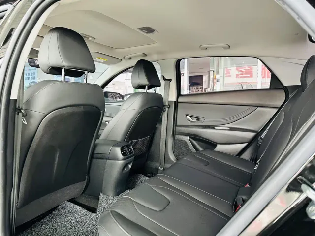 Hyundai Elantra — Фото автомобиля 8