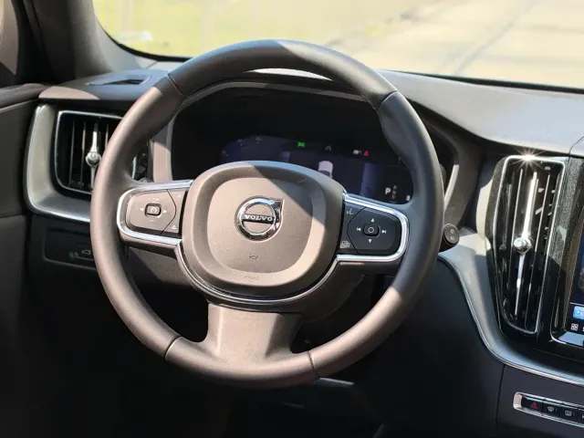 Volvo XC60 — Фото автомобиля 12