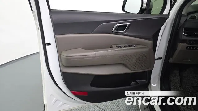 Kia Carnival Generation 4 — Фото автомобиля 13