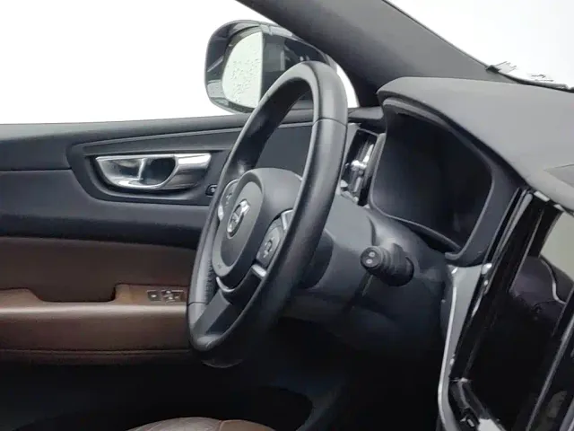 Volvo XC60 — Фото автомобиля 22