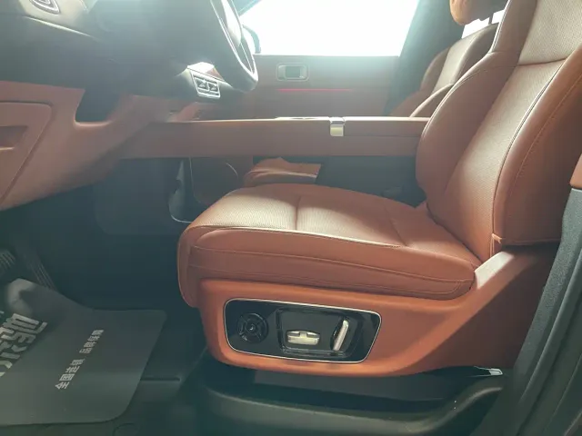 Li Auto L9 — Фото автомобиля 15