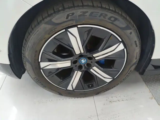 BMW iX — Фото автомобиля 22