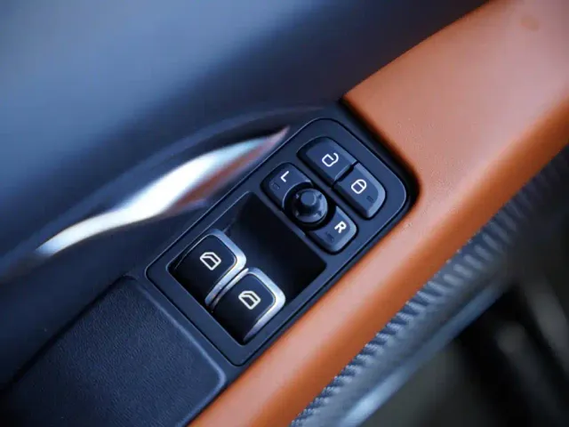 Lotus Emira — Фото автомобиля 16