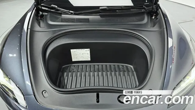 Tesla Model 3 — Фото автомобиля 9