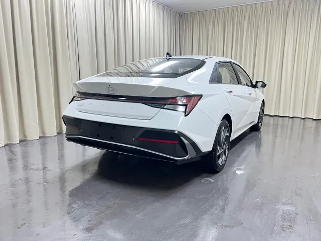 Hyundai Elantra — Фото автомобиля 7