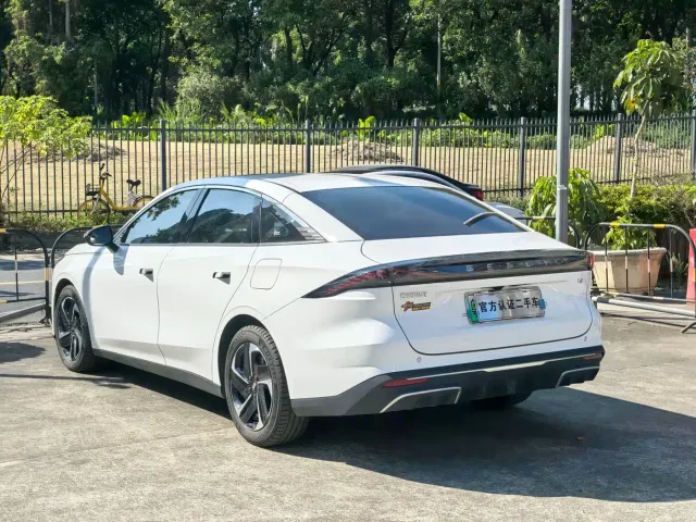 Geely Galaxy L6 — Фото автомобиля 16