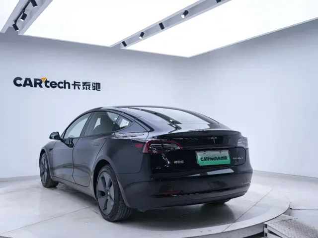Tesla Model 3 — Фото автомобиля 16