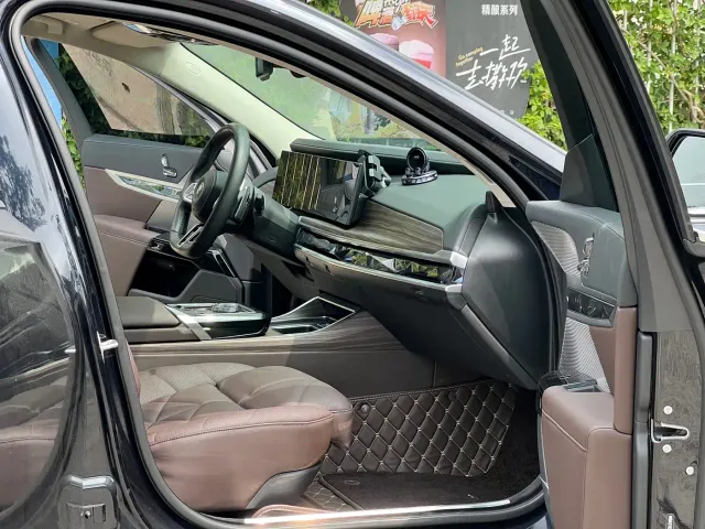 BMW 7 Series — Фото автомобиля 10