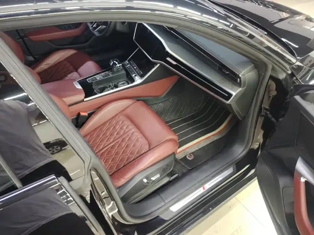 Audi A7L — Фото автомобиля 8