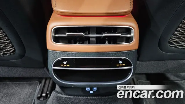 Genesis GV70 — Фото автомобиля 30
