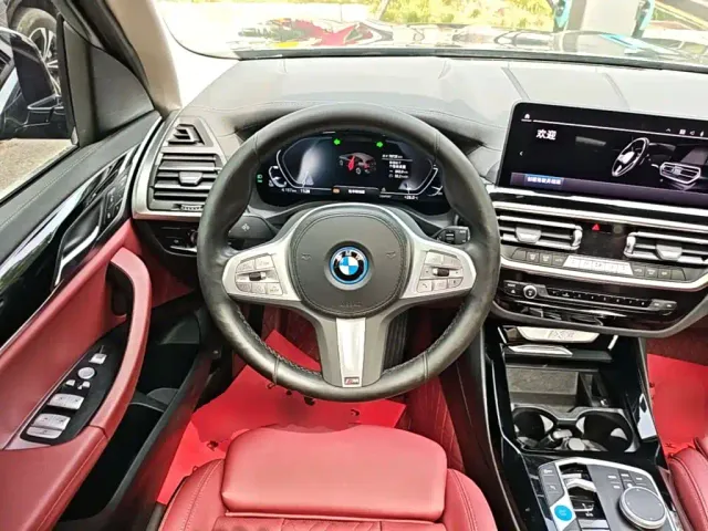 BMW iX3 — Фото автомобиля 10