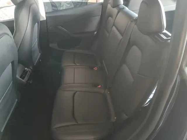 Tesla Model Y — Фото автомобиля 16
